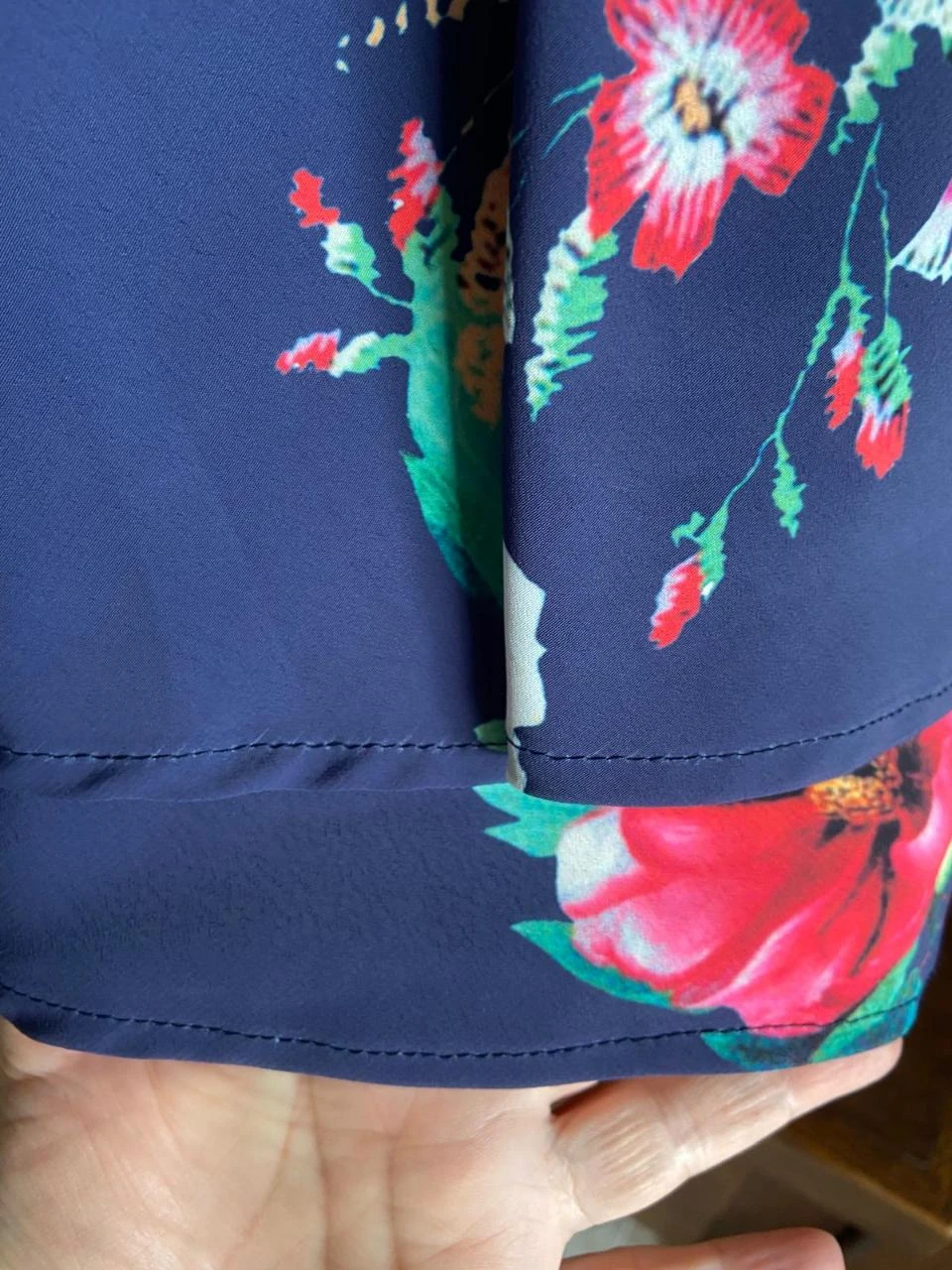Blusa vaporosa, estampado floral, doble, con forro. Cerezas. Talla L – photo 12
